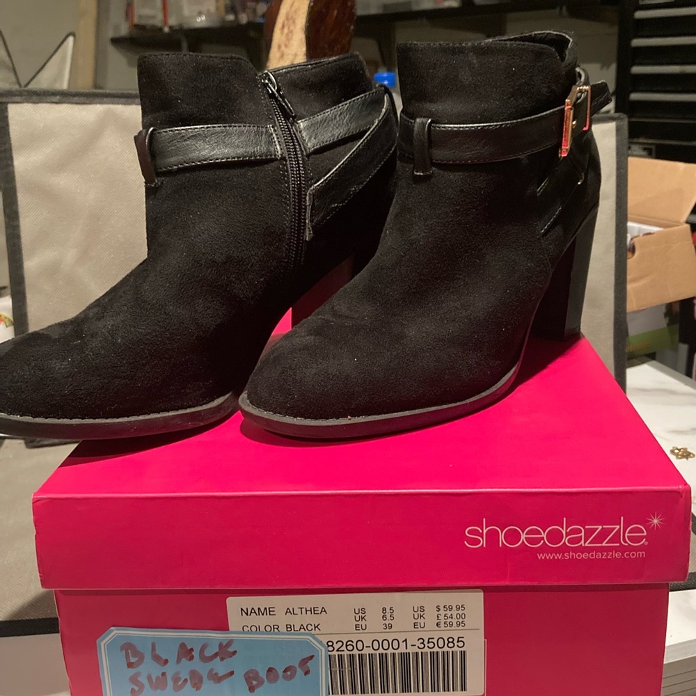 Shoedazzle black suede boots